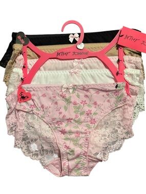 NWT•Betsey Johnson Women’s 5-Pack Lace Cheeky Panties